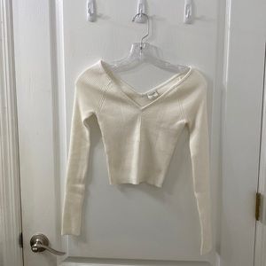 NWOT Abercrombie & Fitch Long Sleeve V Neck Sweater Top